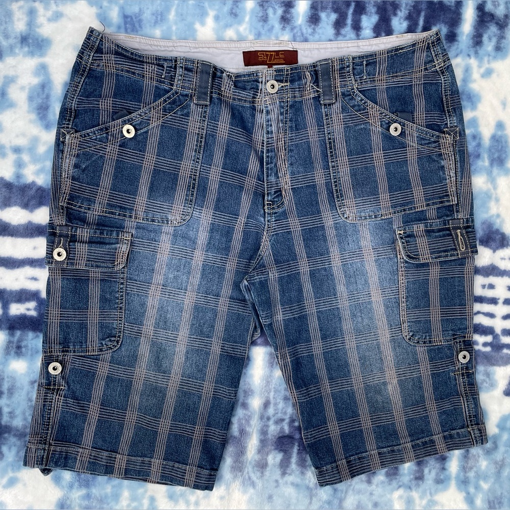 90’s Sizzle Plaid Denim Bermuda Shorts 🔥 Lots of buttons and pockets!! Size 20